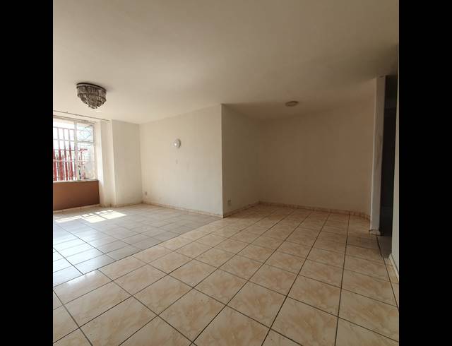 3 BEDROOM FLAT FOR SALE IN VEREENIGING CENTRAL